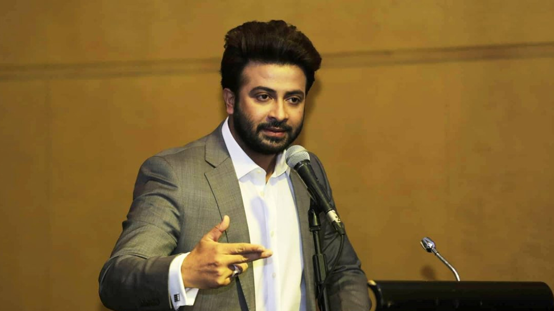 পাইরেসি বন্ধে বিশেষ বার্তা শাকিবের, দিলেন ৪ পরামর্শ